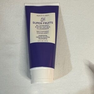 Super Fruits Blueberry Exfoliating Cleanser - Vibrant Purple